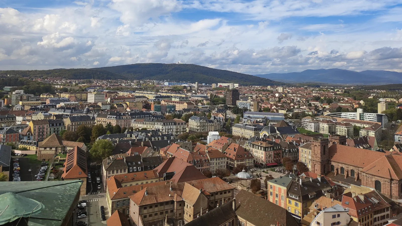 Panorama de Belfort, la ville et ses quartiers vus depuis les hauteurs